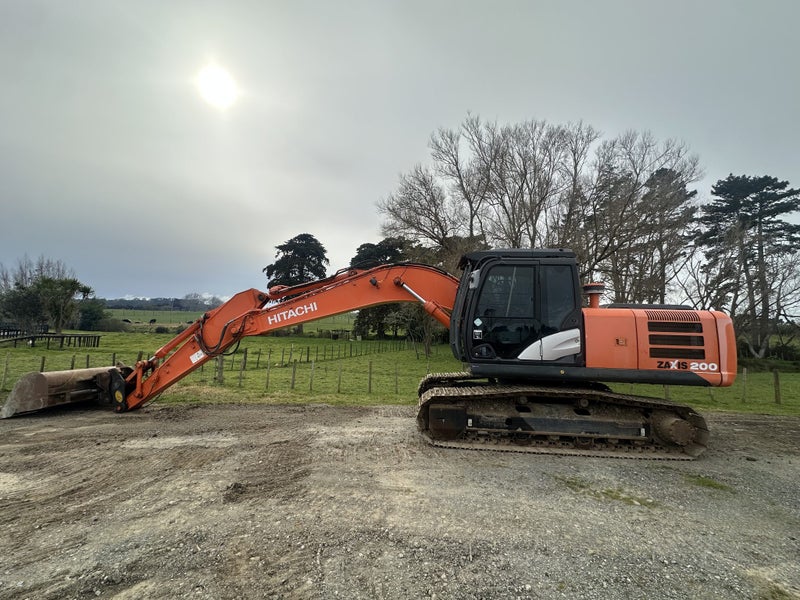 Hitachi ZX200 Carousel 1