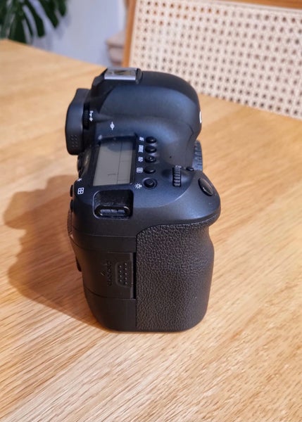 Canon EOS 6D Mark II Full Frame DSLR – Excellent Condition63807316618115111