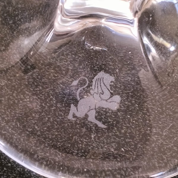 F) BEAUTIFUL CHAMPAGNE/SPARKLING WINE FLUTES - SIGNED WITH ETCHED LION RAMPANT Carousel 3