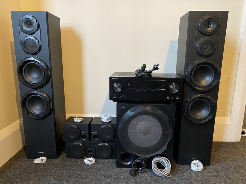 Pioneer AV Receiver + Surround Sound System63720976278401110