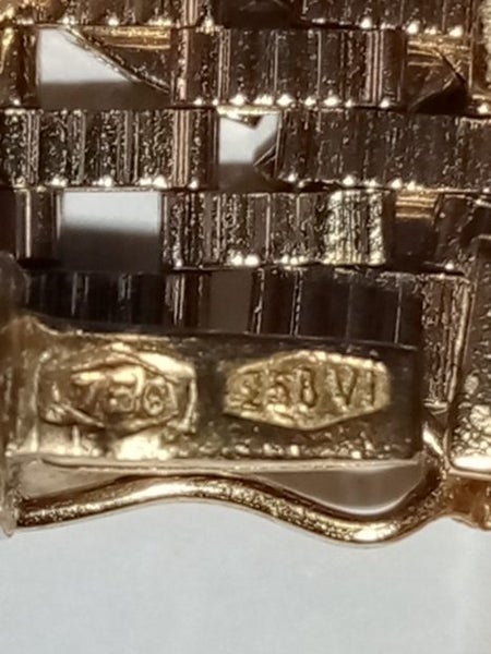18 Karat gold ladies' necklace. Carousel 1