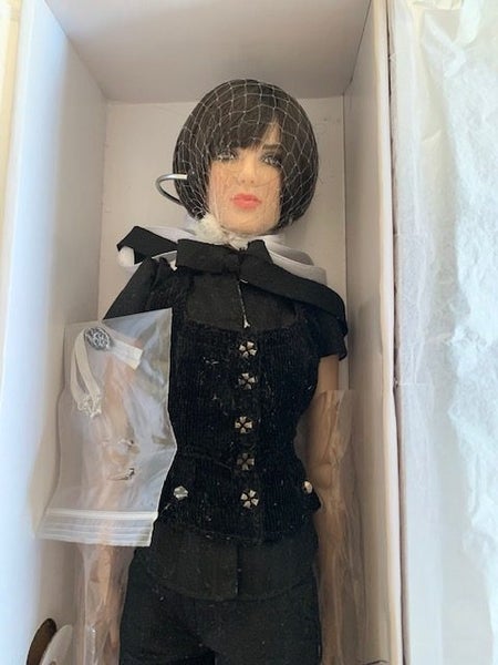 RARE 2010 Tonner Doll - Alice Cullen – Twilight Series Carousel 1