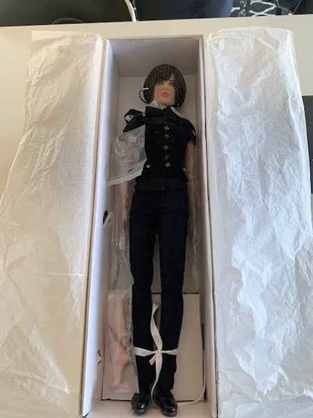 RARE 2010 Tonner Doll - Alice Cullen – Twilight Series Carousel 2
