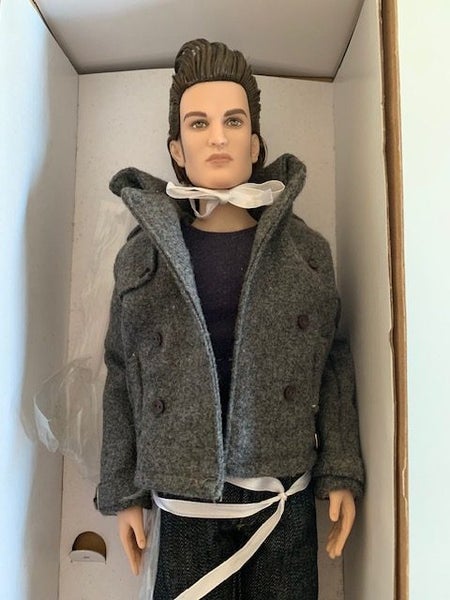 RARE 2009 Tonner Edward Cullen Collector Doll – Twilight Series Carousel 1