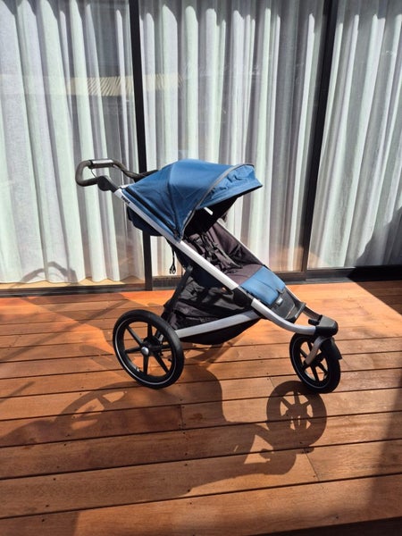 Thule Urban Glide 2 Jogging Stroller Carousel 1