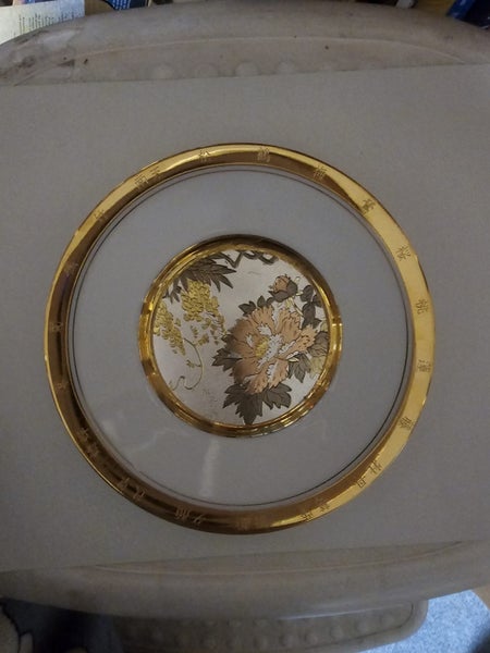 CHOKIN PLATE, PLATE APPEARS BLANK BUT IT IS IN A GENUINE TIFFANY BOX WITH BOW64756054097921113