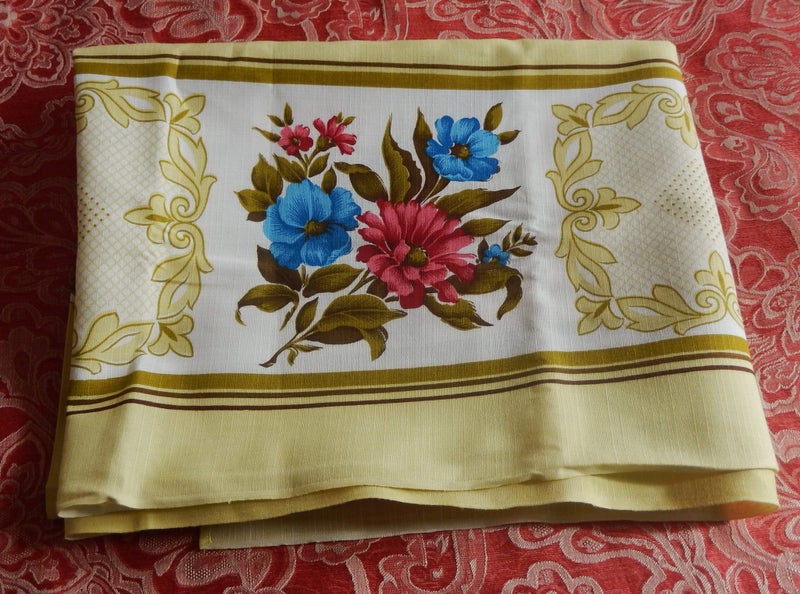 Gorgeous vintage, large floral table cloth. Carousel 1