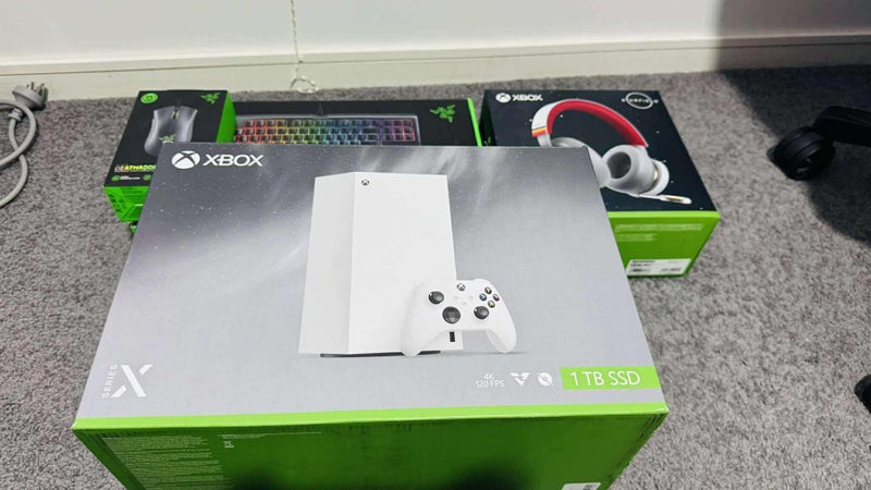 Xbox Series X 1TB Digital, 2 months old, with limited edition Headset + extras63654998662146114