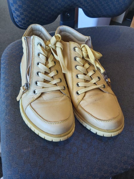 Le Sansa leather Boots - size 37 Carousel 1