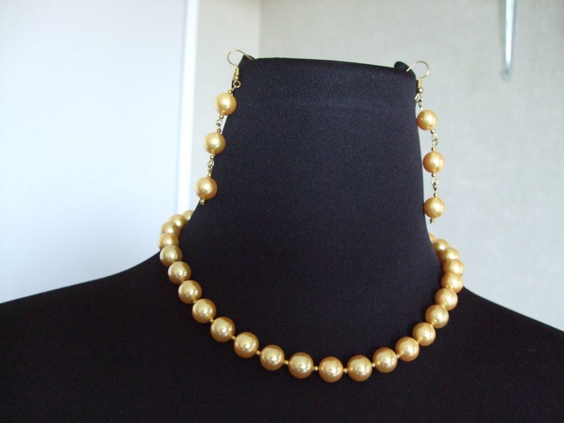 Beautiful Faux Pearl Necklace and Earrings Set in a Rich Gold Colour Carousel 2