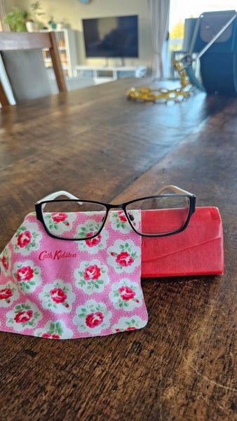Eye wear Carousel 2