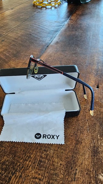 Eye wear Carousel 1