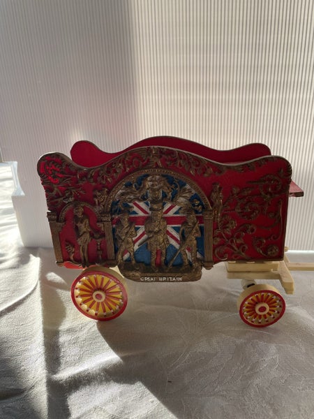 Collectible Ringling Bros and Barnum & Bailey Circus Bandwagon Carousel 1