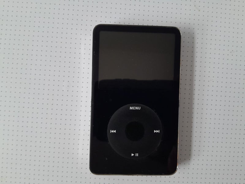 Apple iPod Video 5th Gen (2005) 30GB + Accessories Carousel 2