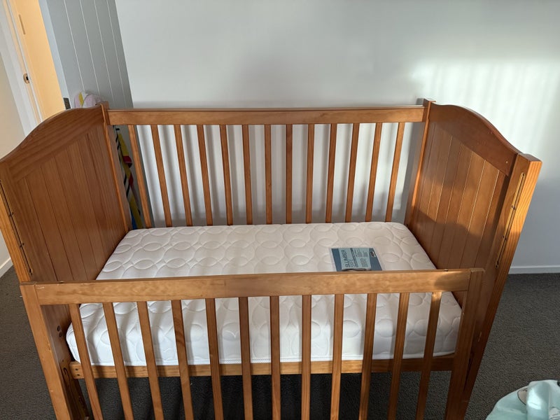 Genesis Baby cot Carousel 1