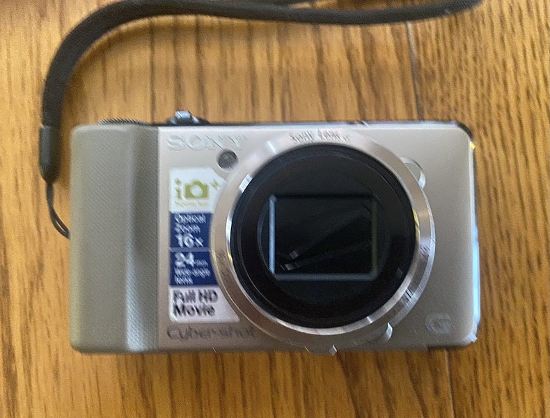 Sony DSC-HX9V GPS Enabled + Sony 8GB SD Card + FREE POSTAGE - PRICE DROP!63807316604546110