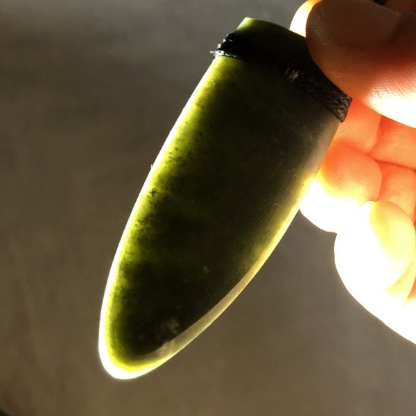 2 DAY AUCTION!: 6.5cm Greenstone Whale Tooth Pendant, $1 Reserve Carousel 2