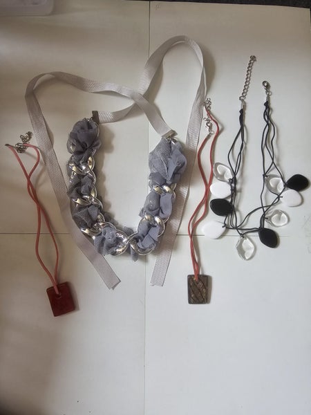 4X NECKLACES Carousel 1