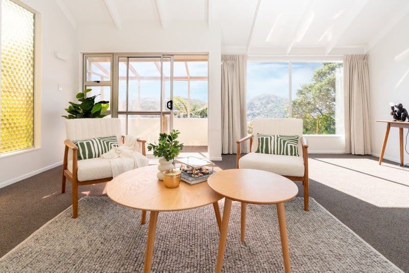 5-BEDROOM SUNNY & SECLUDED WITH VIEWS64682296193026113