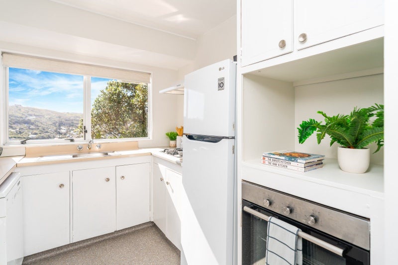 5-BEDROOM SUNNY & SECLUDED WITH VIEWS64682296193026114