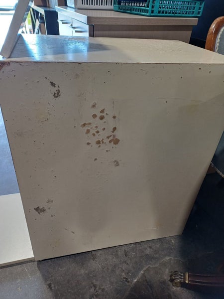 White cabinet Carousel 1