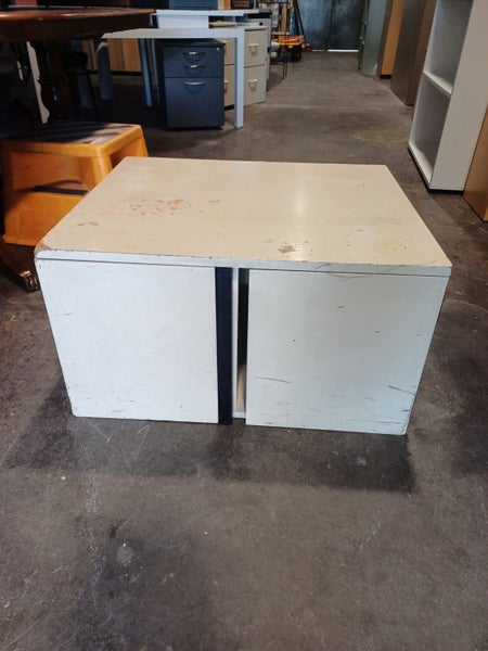 White cabinet Carousel 2