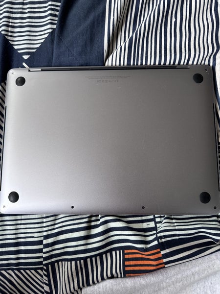 MacBook Pro 201963667594874498112