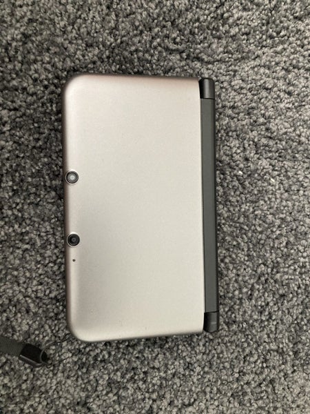$1 Reserve - Nintendo 3DS XL - Silver Carousel 1