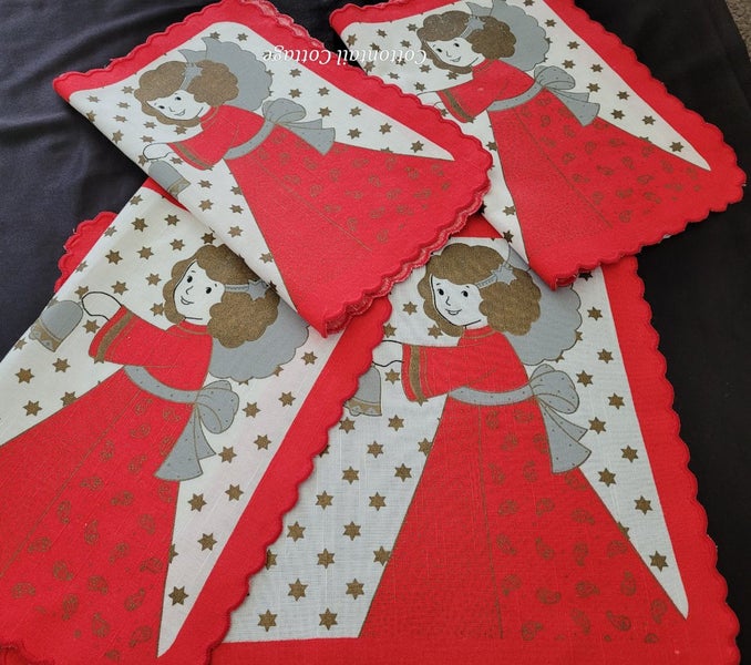 Set of Four Vintage Christmas Placemats Table Mats Angels Carousel 1