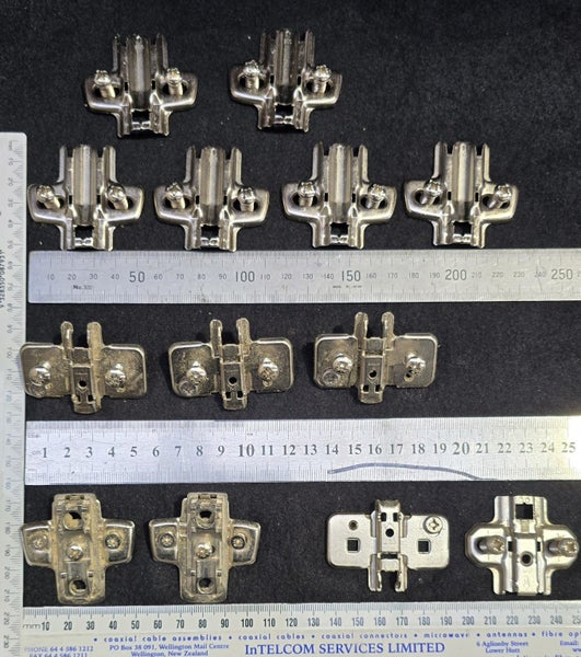 Hinge plates Assorted (PU15) Carousel 1