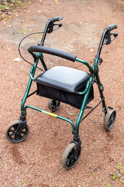 Cubro Mobilis Quad Walking Frame Carousel 1