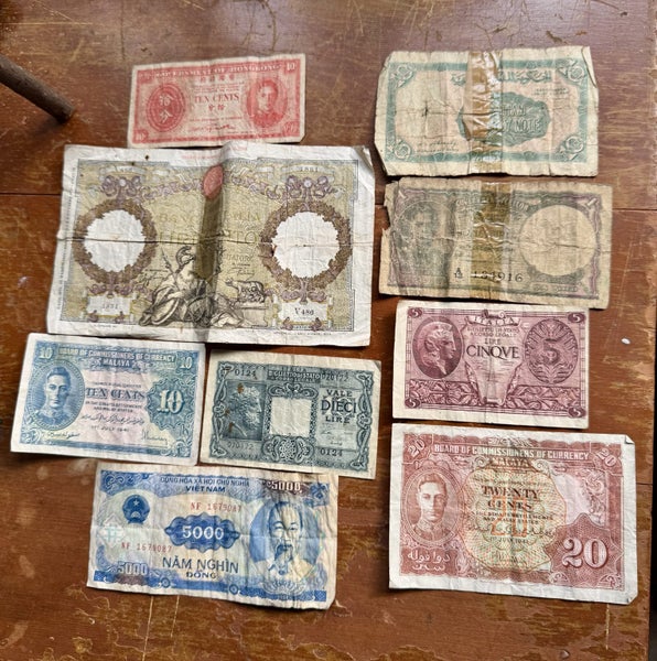 Old bank notes Italy, Malaya Ceylon Egypt and Hong Kong Carousel 1