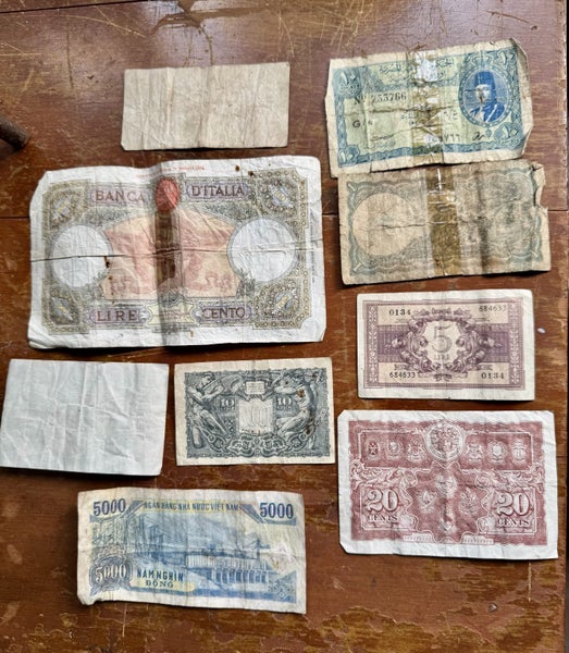 Old bank notes Italy, Malaya Ceylon Egypt and Hong Kong Carousel 2