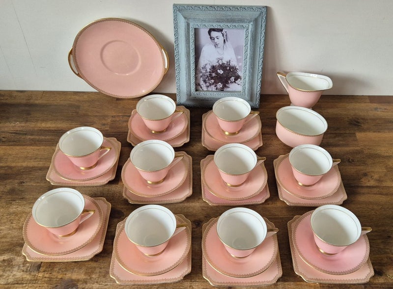 Royal Doulton H.4823 Pink & Gilt Tea Set Carousel 1