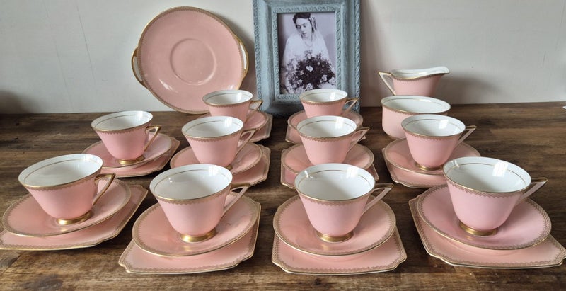 Royal Doulton H.4823 Pink & Gilt Tea Set Carousel 2