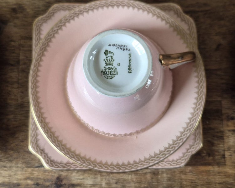 Royal Doulton H.4823 Pink & Gilt Tea Set Carousel 4