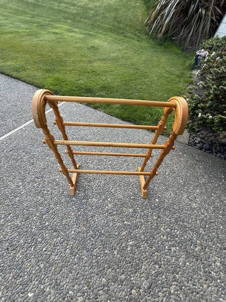 Wooden Towel Rail Carousel 2