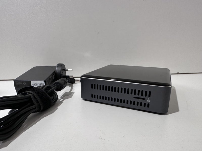 Intel NUC Intel Core i5 - 8GB RAM - 128GB SSD Windows 11 Pro NUC7i5BNK63668949560833113