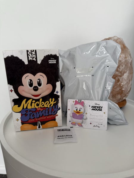 DISNEY MICKEY FAMILY CUTE TOGETHER KEYCHAIN BLIND BOX / POP MART - DAISEY! Carousel 1