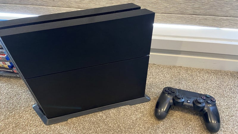 PS4 500gb free stand and games Carousel 1