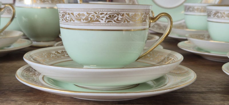 Royal Doulton Bone China Tea Set – Pattern H4987 - Beautiful! Carousel 5