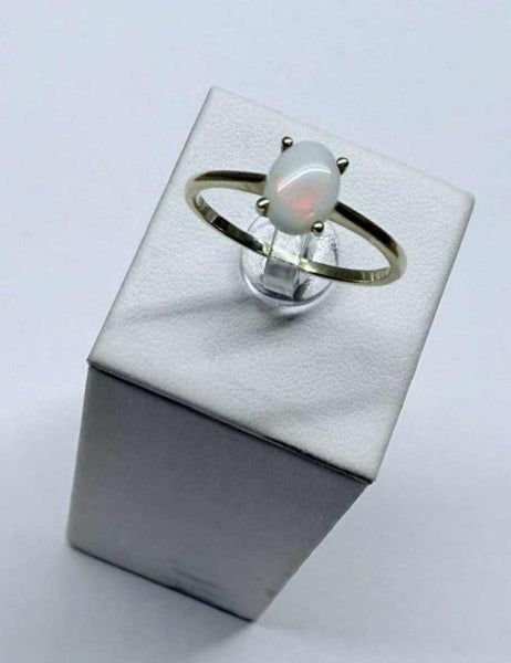 Solitaire Ring with Opal in 10kt Yellow Gold Carousel 2