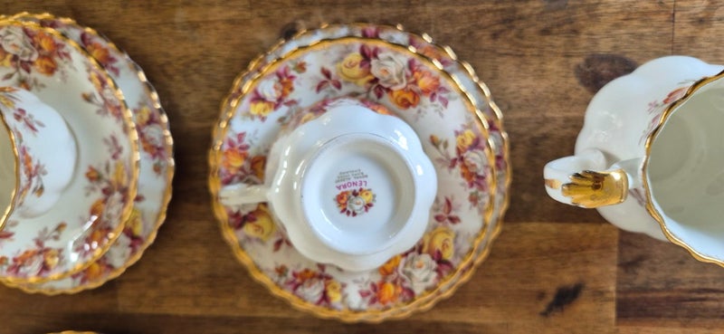 Beautiful Royal Albert "Lenora" Teaset64493620388611112