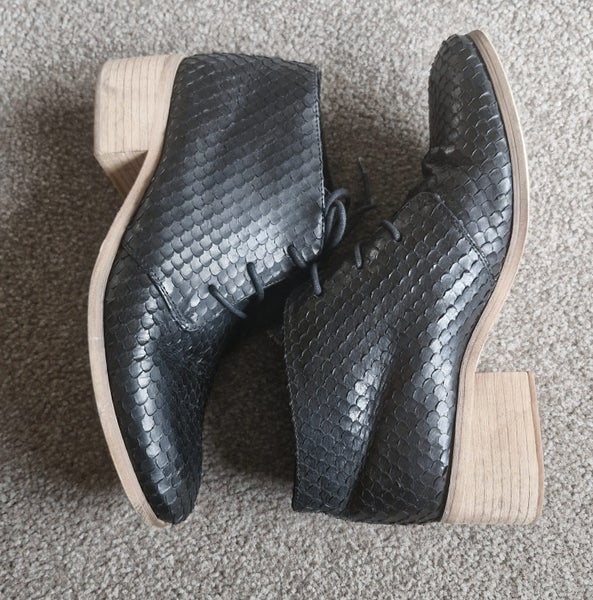 BRESLEY BLACK LEATHER "DAKIRA" LACE UP ANKLE BOOT Size 40 Carousel 1