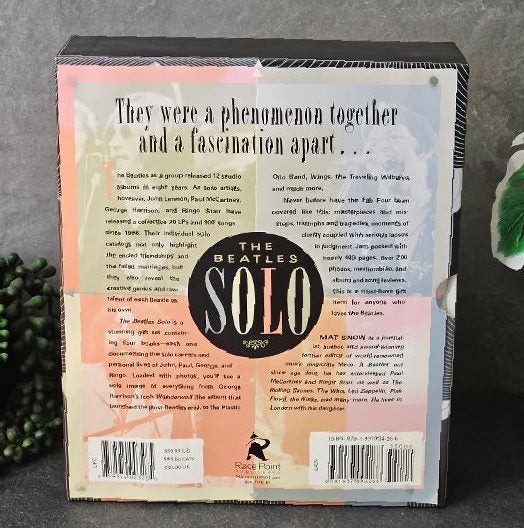 "The Beatles Solo". Box Set. Illustrated Chronicles. John, Paul, George & Ringo. Carousel 2