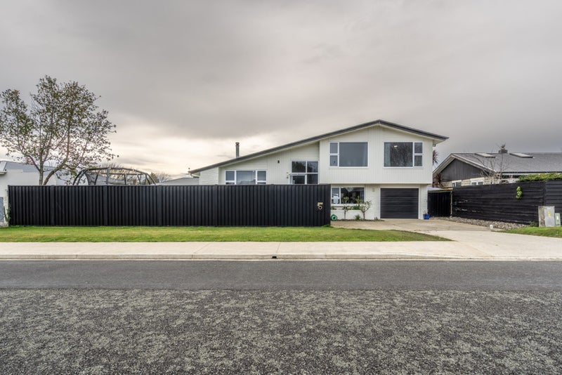 Image 1 of 20