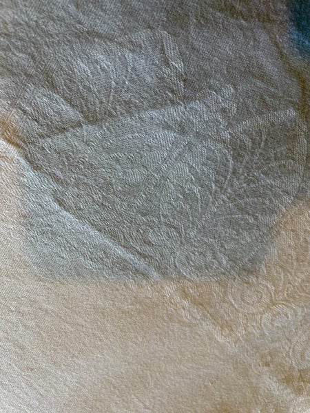 A STUNNING,large, round DAMASK LINEN Tablecloth ! Carousel 1