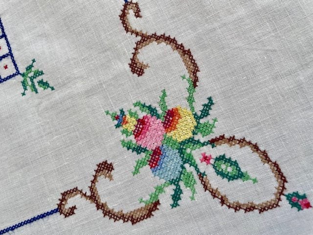 A lovely fine white hand embroidered Vintage Linen Tablecloth ! Carousel 5