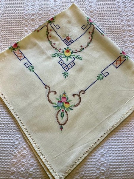 A lovely fine white hand embroidered Vintage Linen Tablecloth ! Carousel 2