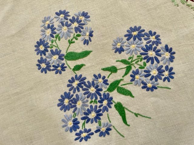 A stunning collector's piece - hand embroidered Vintage Linen Tablecloth ! Carousel 1